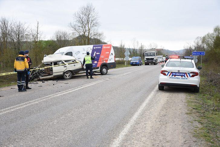 Bartın'da minibüs ile otomobil çarpıştı: 1 ölü, 1 yaralı G1