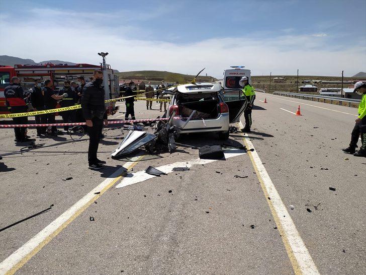 Van'da otomobille kamyonetin çarpışması sonucu 1 kişi öldü, 2 kişi yaralandı G1