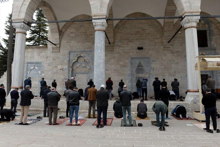 Tokat ve Kastamonu'da ramazanın ilk cuması Kovid-19 tedbirleri ile kılındı G2