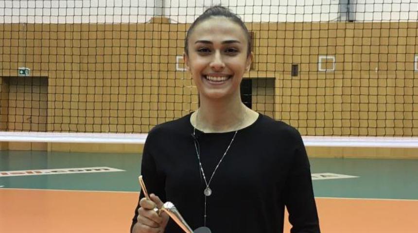 Simge Aköz, "En İyi Voleybol Oyuncusu" seçildi