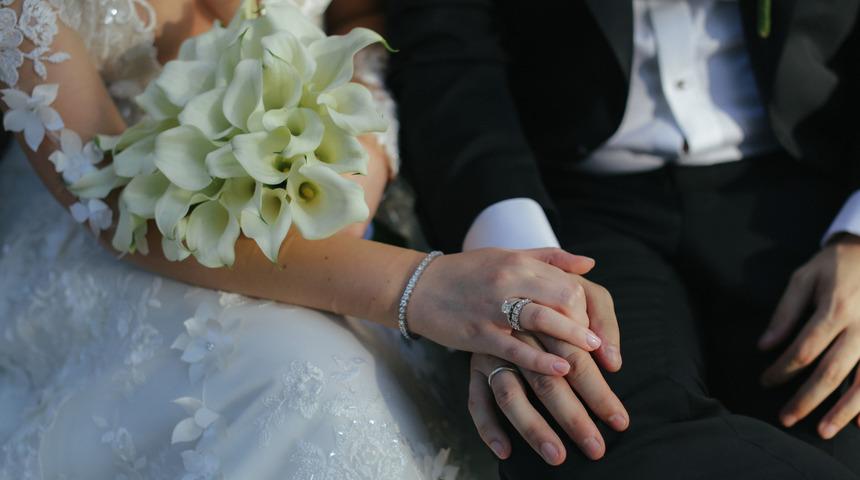 Ücretli izin için aynı kadınla 37 günde 4 kere evlendi