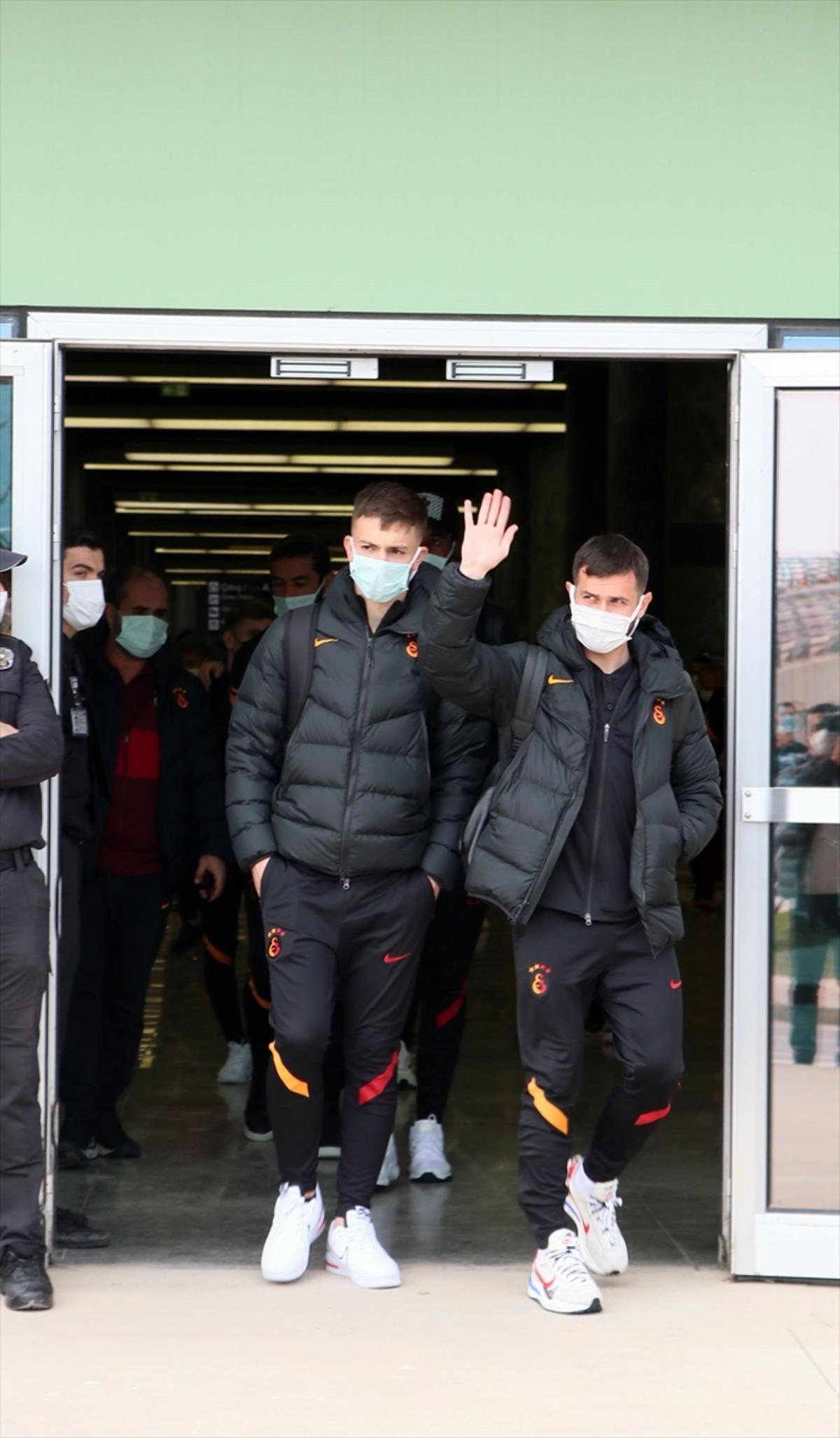 S&uuml;per Lig'de G&ouml;ztepe ile karşılaşacak Galatasaray İzmir'e geldi