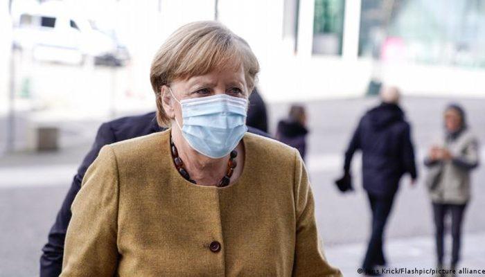 Merkel, AstraZeneca aşısı oldu