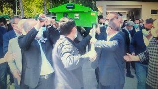 Taşıdığı tabutun direği elinde kalınca Fatih Terim şaşkınlık yaşadı