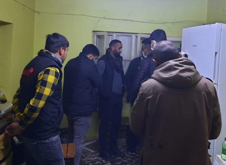 İzmir'de kumar oynayan ve Kovid-19 tedbirlerine uymayan 21 kişiye para cezası G2