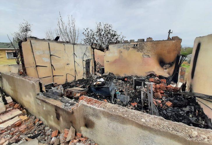 Antalya'da 2 katlı ahşap evde çıkan yangın hasara yol açtı G1