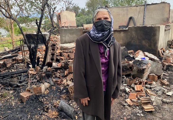 Antalya'da 2 katlı ahşap evde çıkan yangın hasara yol açtı G3