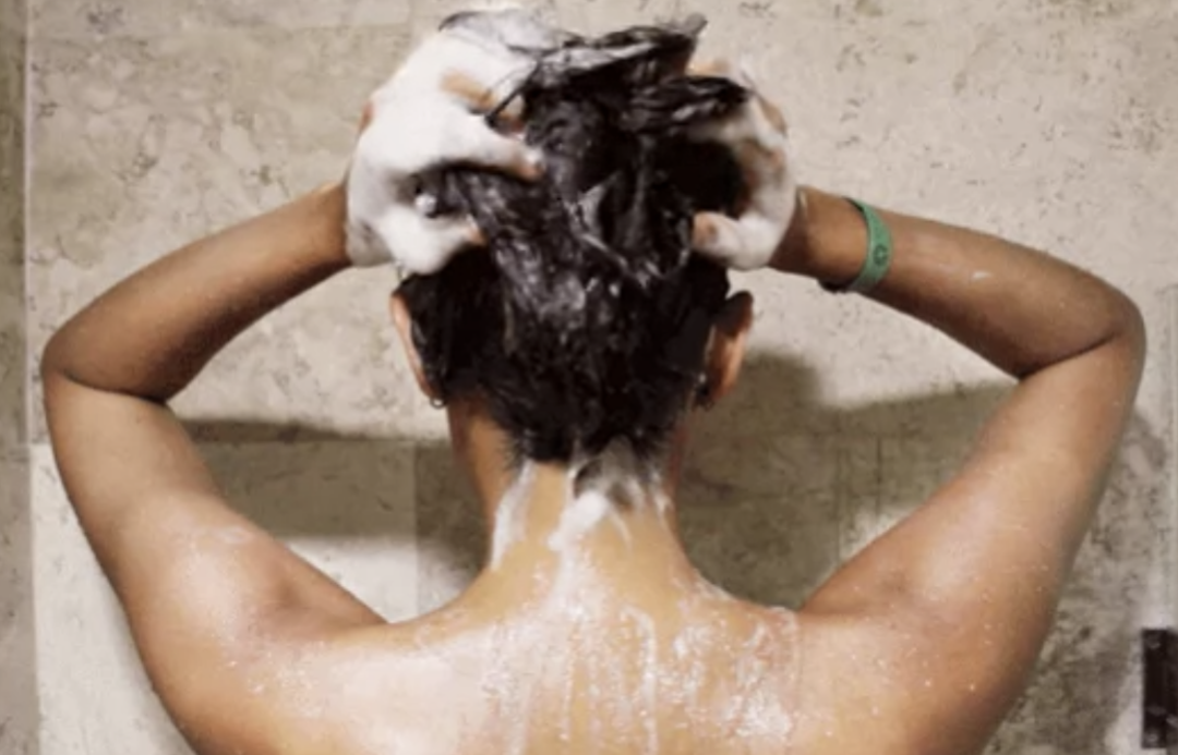 İşte sa&ccedil; yıkamayla ilgili şaşırtıcı bilgiler!