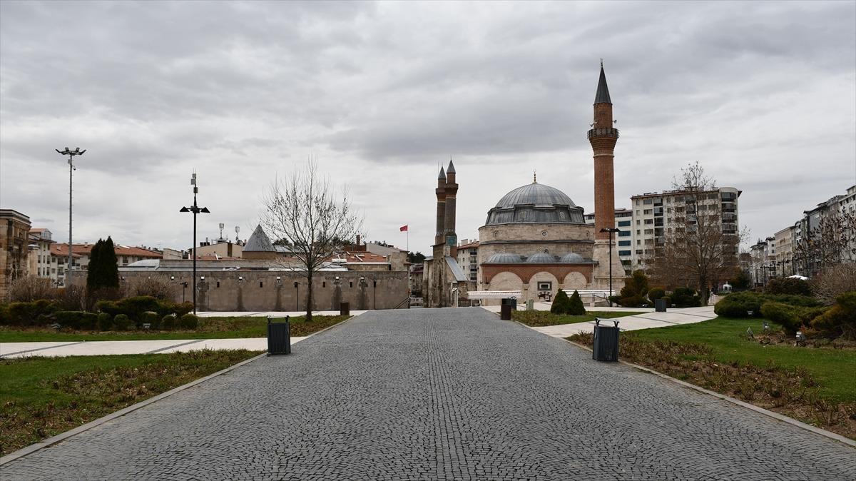 İ&ccedil; Anadolu sokağa &ccedil;ıkma kısıtlamasıyla sessizliğe b&uuml;r&uuml;nd&uuml;