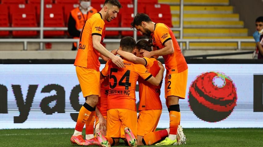 Galatasaray en son ne zaman şampiyon oldu? Galatasaray'ın kaç şampiyonluğu var?