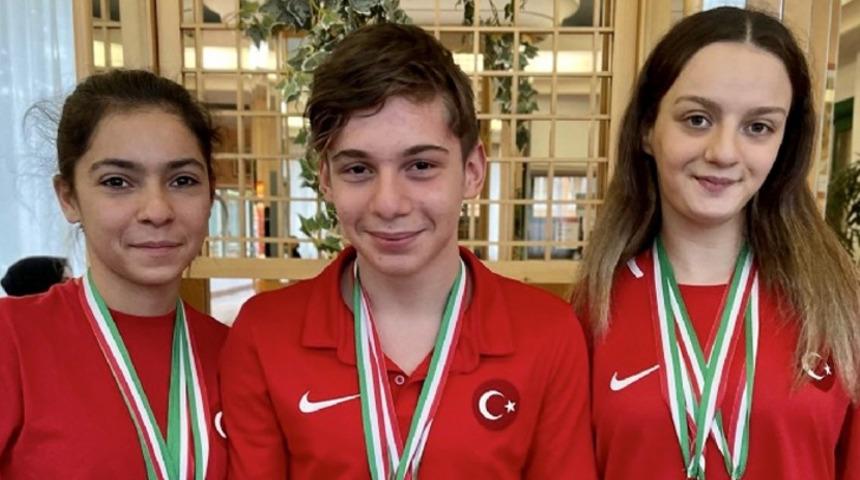 Sümeyye Boyacı ve Sevilay Öztürk beraber kürsüde