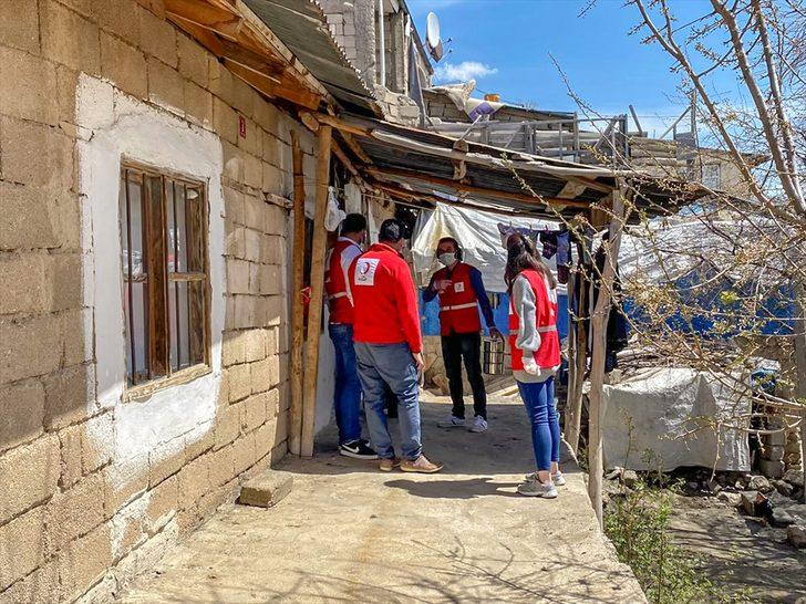 Türk Kızılay Van'da 1800 kişiye sıcak yemek ulaştırıyor G3