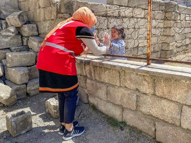 Türk Kızılay Van'da 1800 kişiye sıcak yemek ulaştırıyor G4