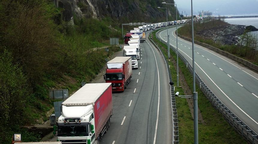 Sarp Sınır Kapısı'nda tır yoğunluğu! Kuyruğun sonu görünmüyor