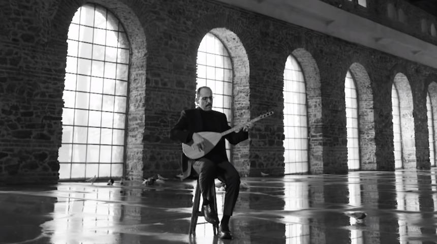 Erkan Oğur&rsquo;un İbrahim Kalın&rsquo;ın t&uuml;rk&uuml;s&uuml;ne eşlik etmesiyle başlayan tartışmada kim ne dedi?