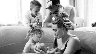 Hilary Duff itirafıyla olay oldu: Oğlumun beni doğum yaparken görmesini istedim