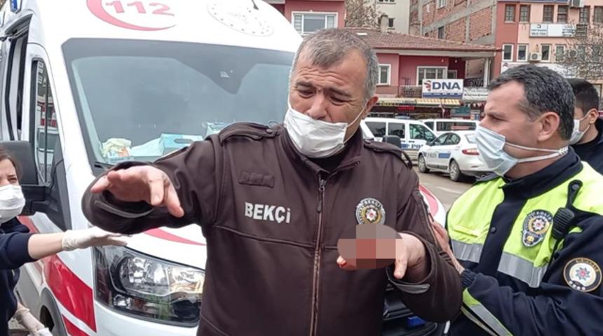 Emniyet önünde kavgayı ayırmaya çalışan polis ve bekçi bıçaklanarak yaralandı