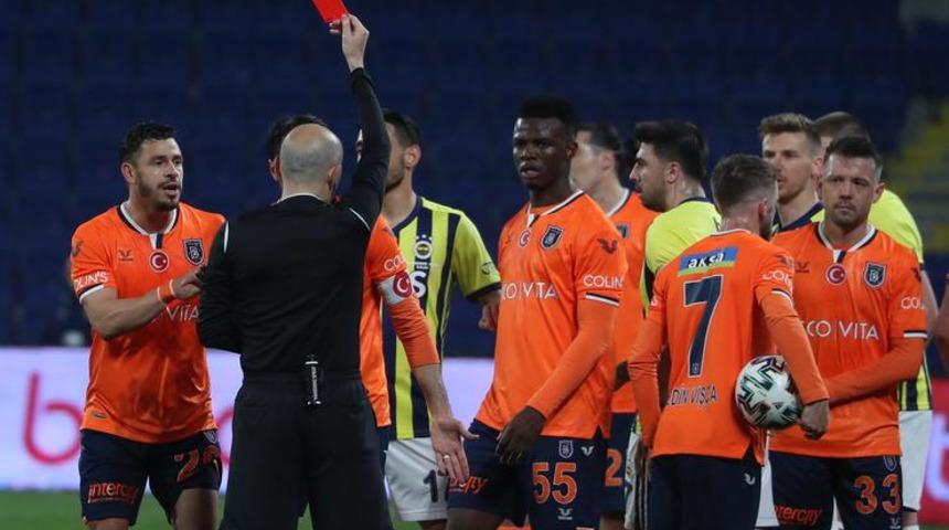 Başakşehir-Fenerbah&ccedil;e ma&ccedil;ında Mahmut Tekdemir kırmızı kart g&ouml;rd&uuml;!