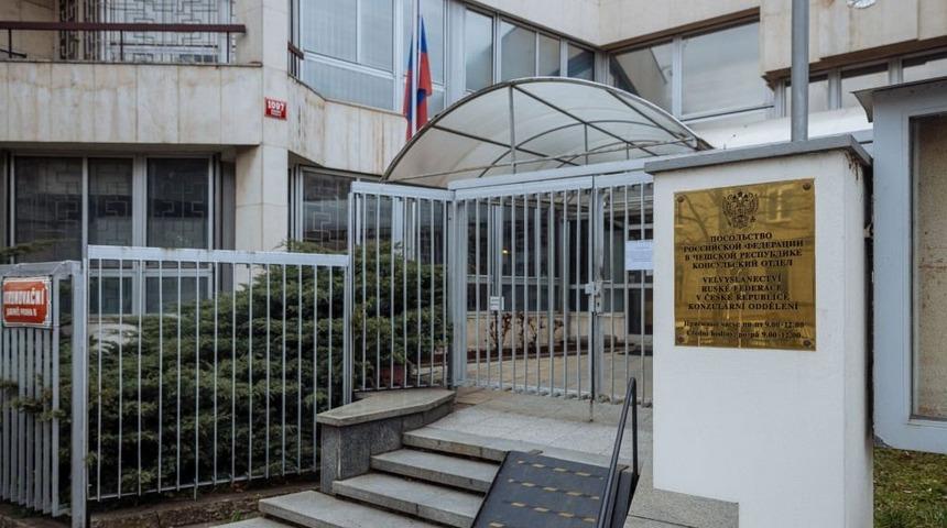Rusya &Ccedil;ekya'nın 20 diplomatını sınır dışı ediyor