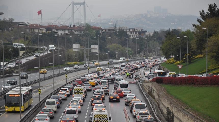 Sokağa çıkma kısıtlaması sonrası İstanbul'da trafik yoğunluğu