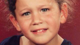 Berrak Tüzünataç çocukluk fotoğrafını paylaştı! Bakışları hiç değişmemiş