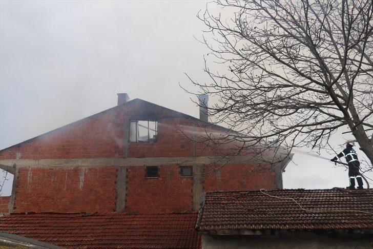 Bolu'da iki katlı evde çıkan yangında hasar meydana geldi G2