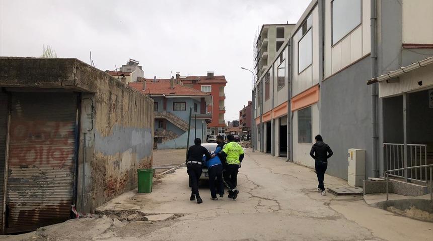 Uşak'ta tüfekle çevreye rastgele ateş açan kişi polisin kovalamacası sonucu yakalandı