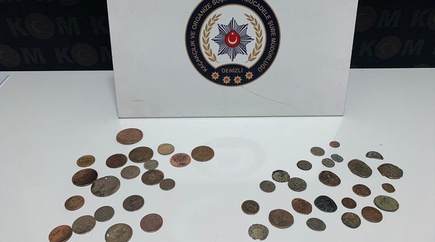 Denizli'de tarihi eser olduğu değerlendirilen 44 sikke ele ge&ccedil;irildi