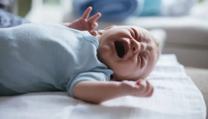 Bebeğinde uyku sorunu olan anneler endişelenmeyin! Bu taktikler ile bebeğinizi birkaç saniyede uyutmak mümkün