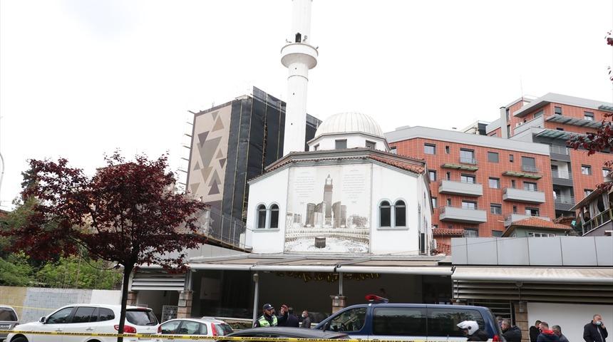 Arnavutluk'ta camide düzenlenen bıçaklı saldırıda 5 kişi yaralandı