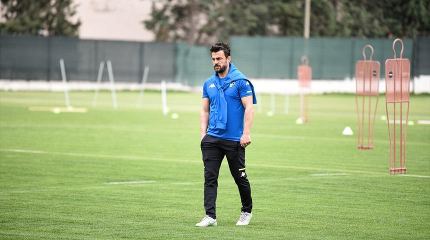 Denizlispor'da teknik direktör Ali Tandoğan ilk antrenmanına çıktı
