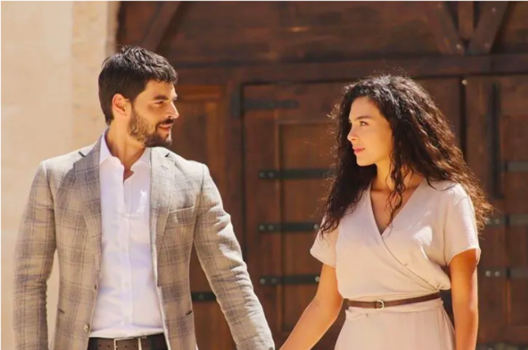 Ebru Şahin Akın Akın&ouml;z&uuml;'n&uuml; takipten &ccedil;ıkardı! Hercai setinde kavga!