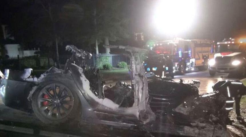 ABD'de 2 kişinin öldüğü sürücüsüz Tesla kazasına federal inceleme