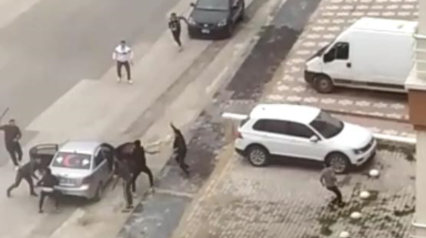 Ankara'da sokak ortasında dehşet! Silah, taş ve sopalar havada uçuştu