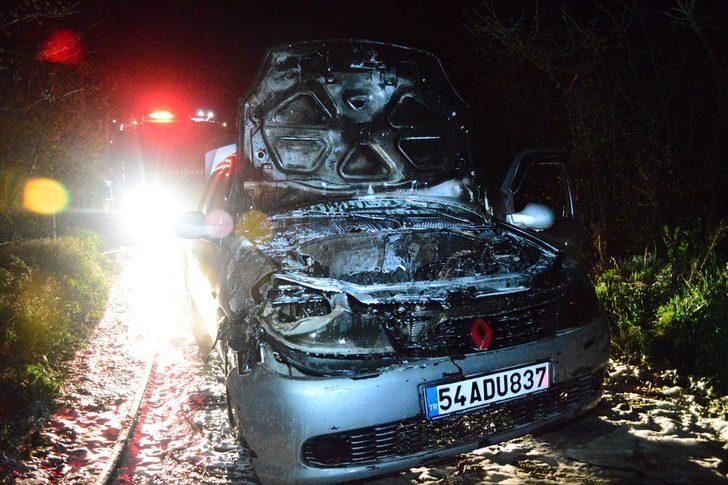 Sakarya'da seyir halindeki otomobilde çıkan yangın söndürüldü G2