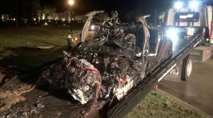 Elon Musk: 2 kişinin &ouml;ld&uuml;ğ&uuml; Tesla kazasında 'otopilot devrede değildi'