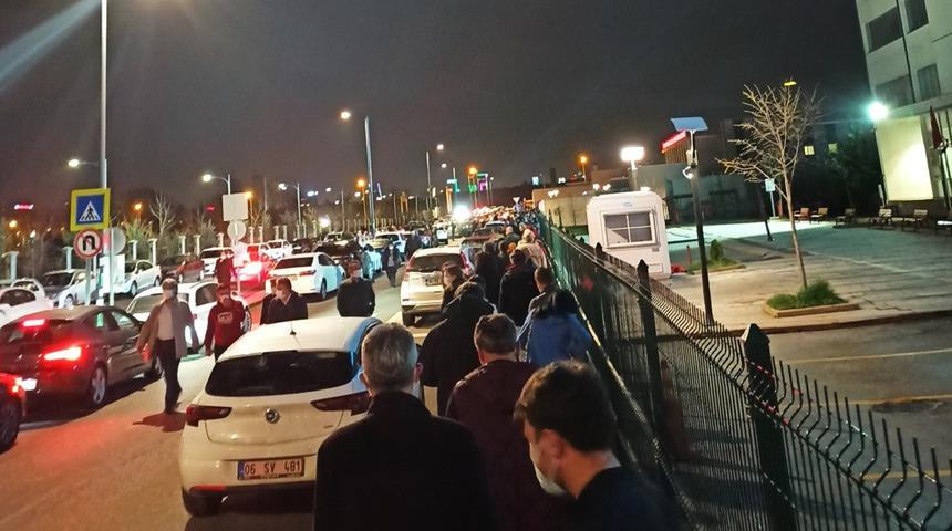 Bakan Koca duyurdu, 55 yaş üzerindeki Ankaralılar aşı sırasına girdi