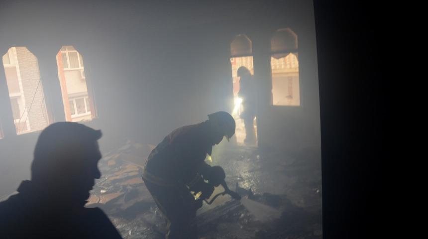 Isınmak isterken parkeleri tutuşturmuşlar! Bu ilk değil