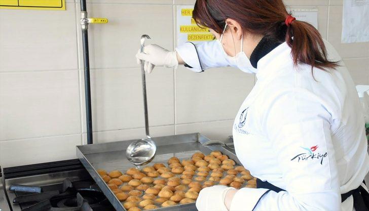 Meslek lisesinde pişirilen yemekler ihtiyaç sahiplerinin iftar sofralarını lezzetlendiriyor G2