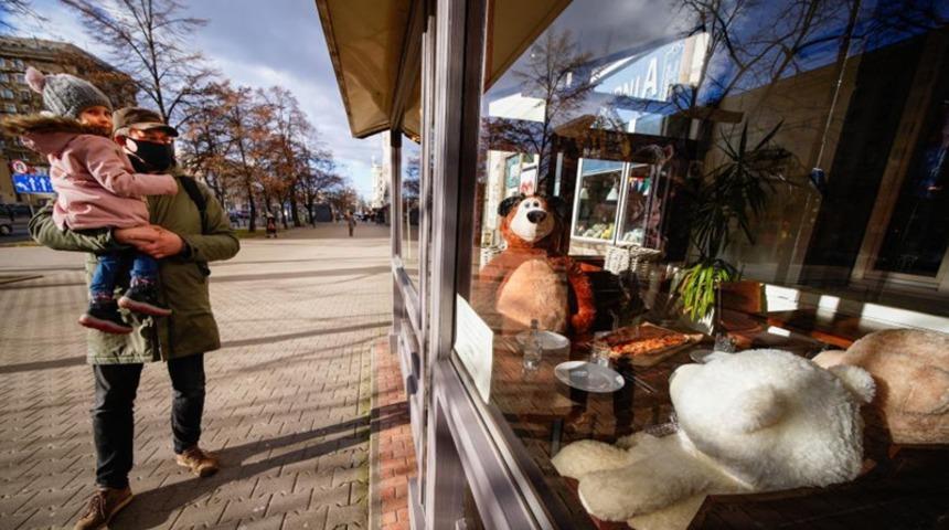 Polonya’daki restoranın müşterisi bu kez oyuncaklar oldu