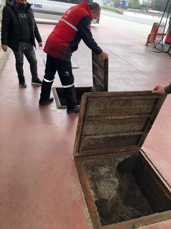 Kocaeli'ndeki İzmit Plajyolu sahilinde oluşan kirliliğin giderilmesi için çalışma başlatıldı G2