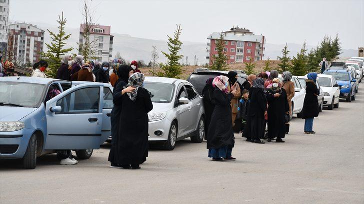 Sivas'ta kocası tarafından bıçaklanarak öldürülen kadının cenazesi defnedildi G1