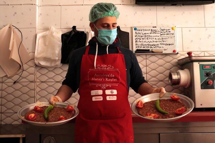 Hatay'ın tescilli lezzeti "kağıt kebabı" iftar sofralarını lezzetlendiriyor G1