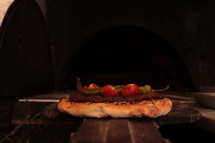 Hatay'ın tescilli lezzeti "kağıt kebabı" iftar sofralarını lezzetlendiriyor G2