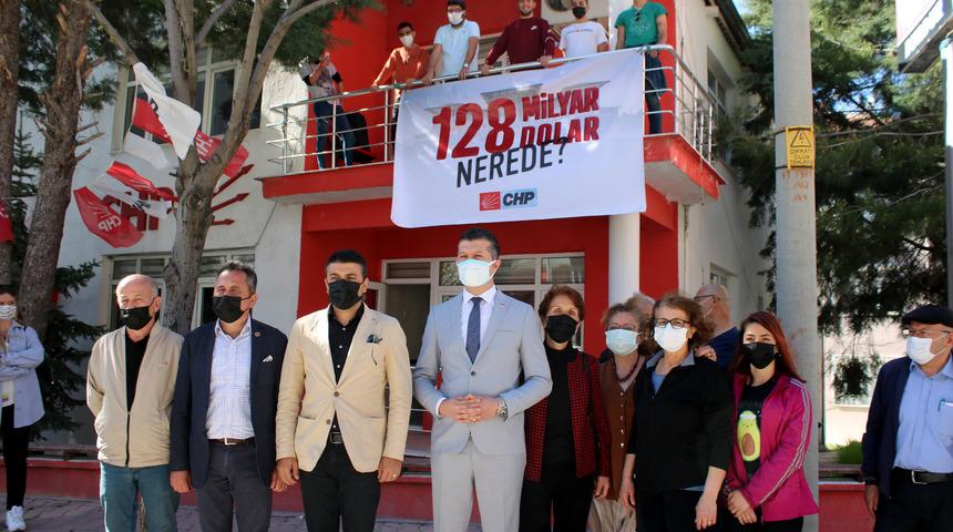 CHP’li başkanla polis arasında pankart tartışması