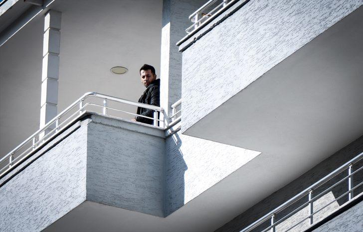 GÜNCELLEME - Bursa'da ayrı yaşadığı eşini parkta öldürüp evine kaçan şüpheli yaklaşık 2 saat silahıyla polise direndi G1