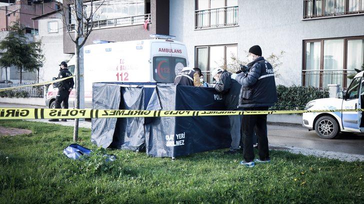 GÜNCELLEME - Bursa'da ayrı yaşadığı eşini parkta öldürüp evine kaçan şüpheli yaklaşık 2 saat silahıyla polise direndi G4