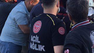 İşçi servisi ile kamyonet çarpıştı! Araçta sıkışıp kaldı