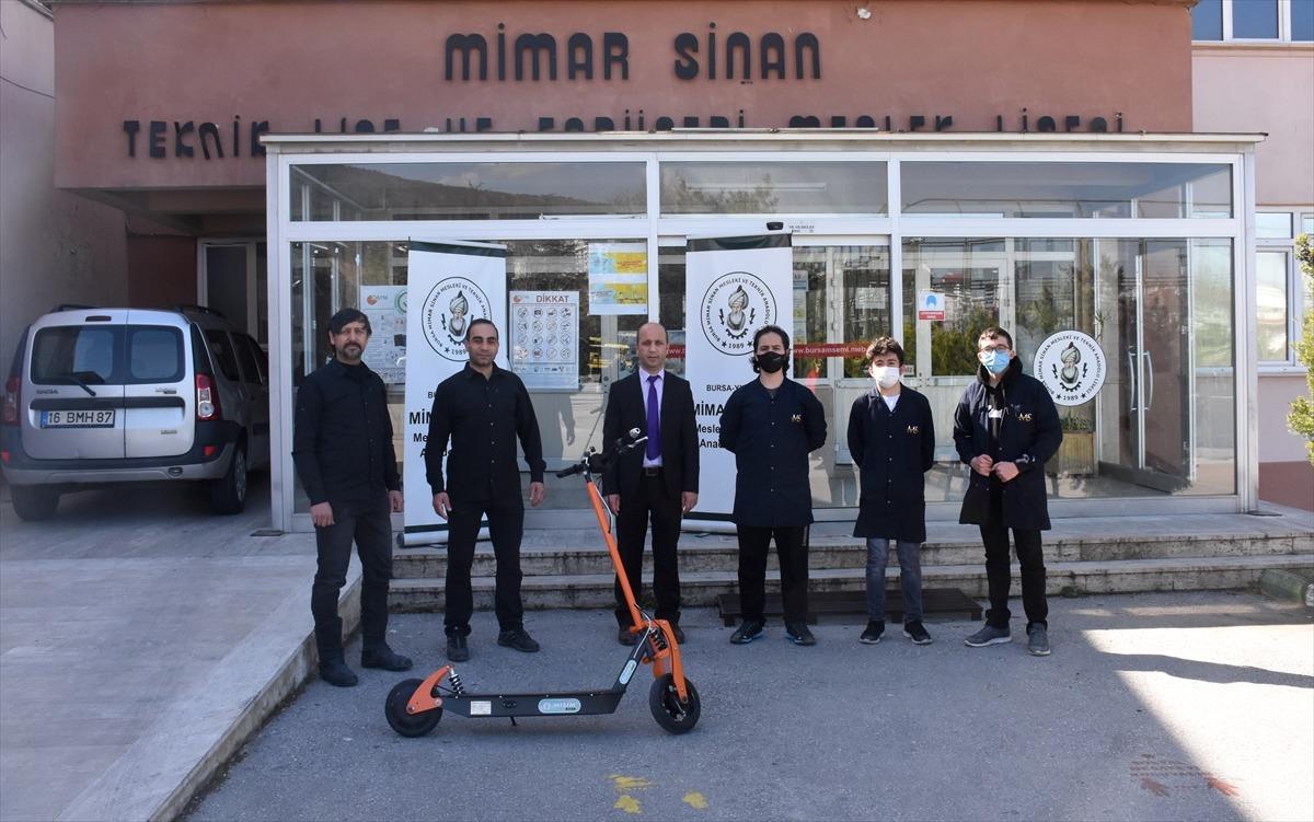 Bursa'da meslek lisesinde &uuml;retilen elektrikli scooter i&ccedil;in siparişler gelmeye başladı