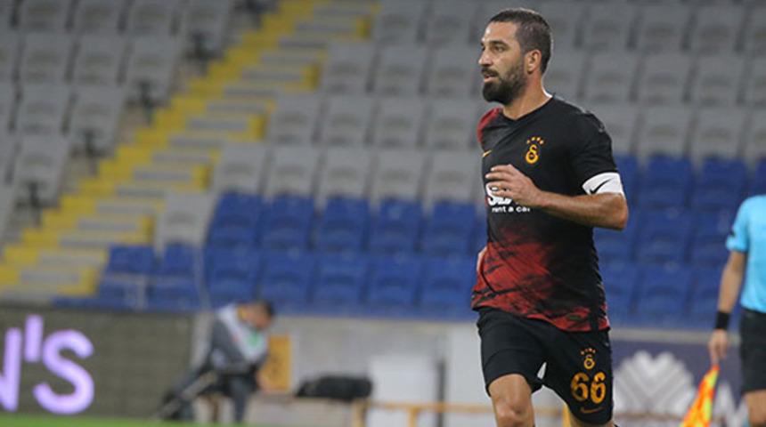 Arda Turan 1 yıl daha Galatasaray'da kalıyor